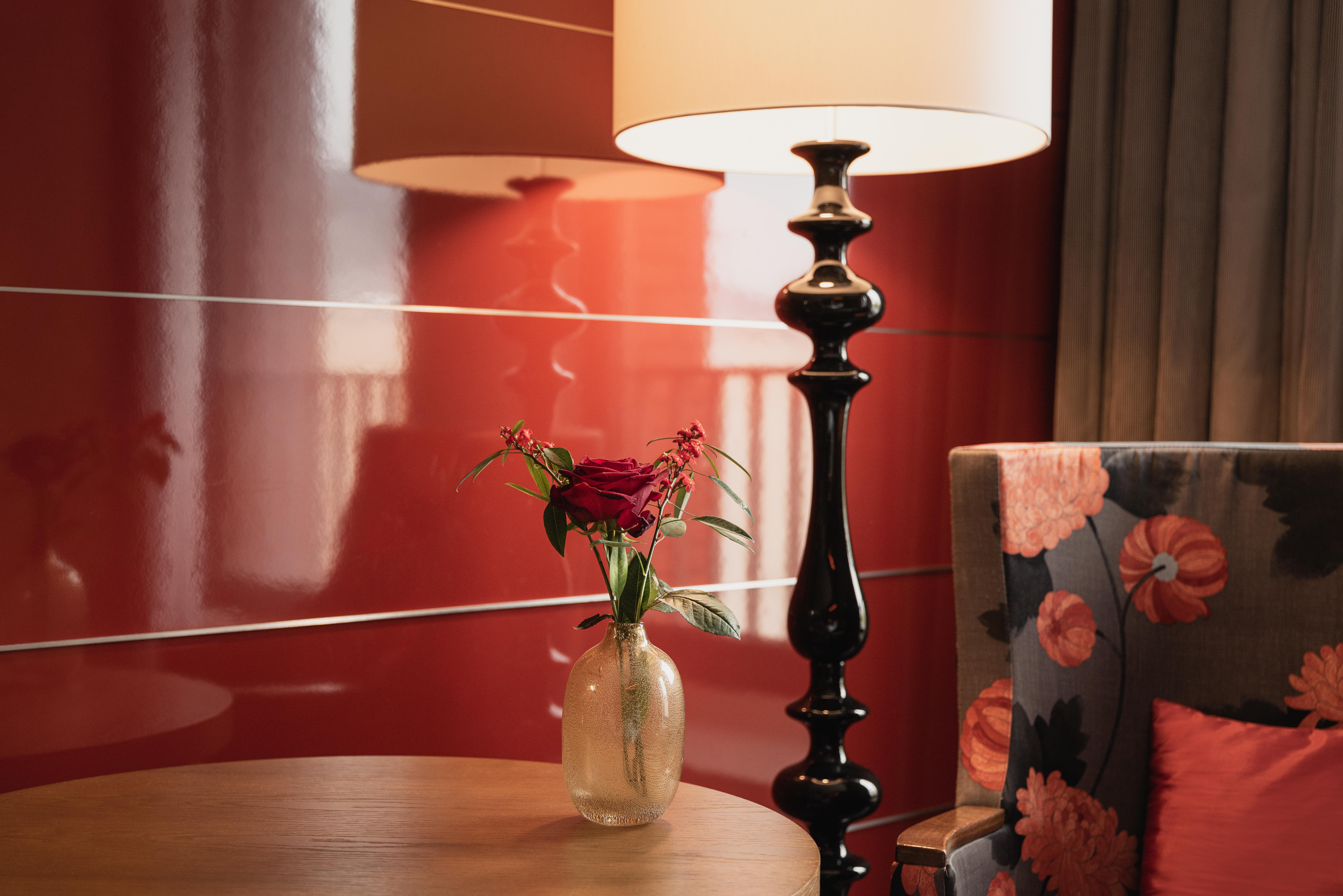 Hilton The Hague Otel Dış mekan fotoğraf A table lamp