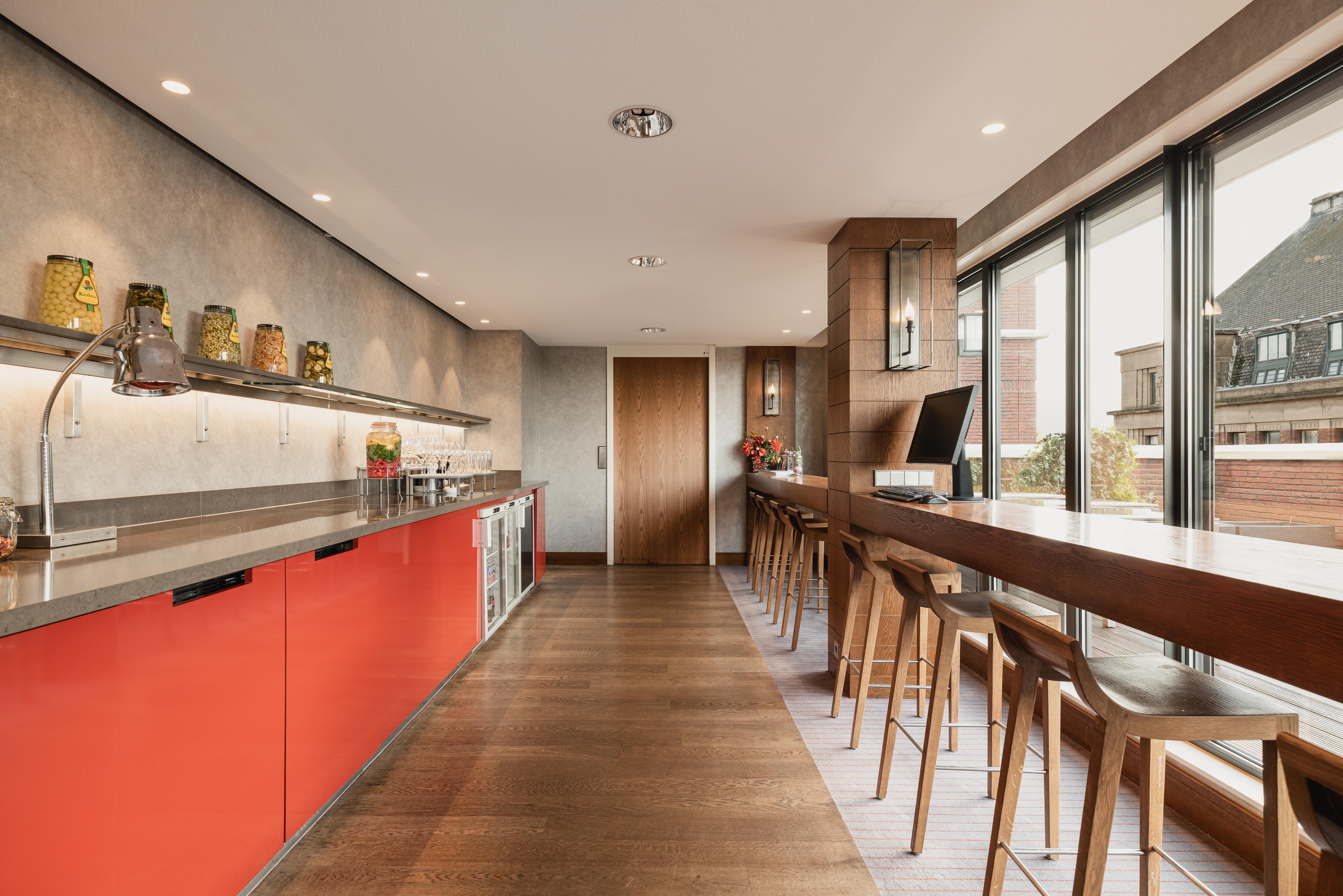 Hilton The Hague Otel Dış mekan fotoğraf The kitchen at the 100 East 53rd Street penthouse