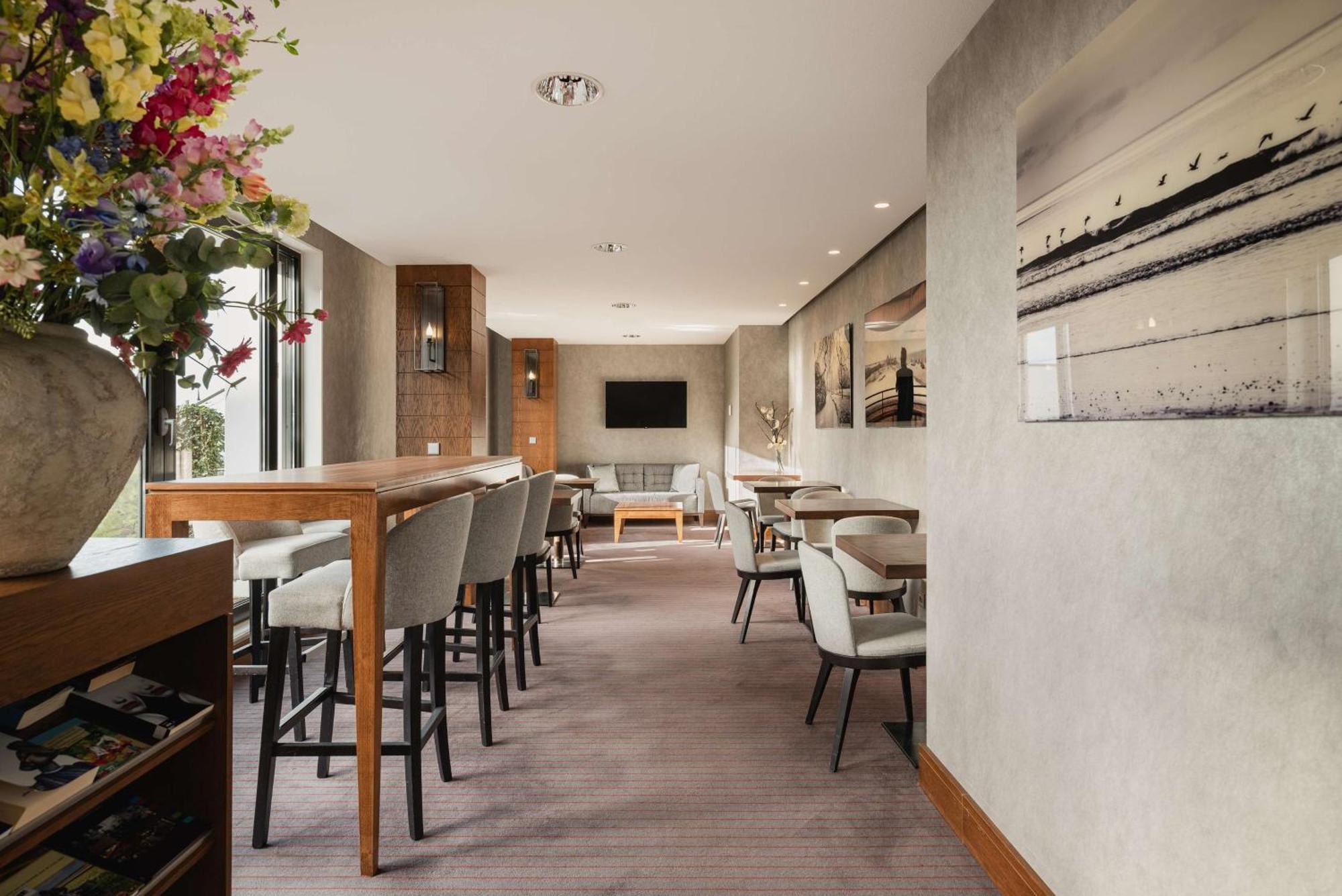 Hilton The Hague Otel Dış mekan fotoğraf The Club at London Heathrow Airport