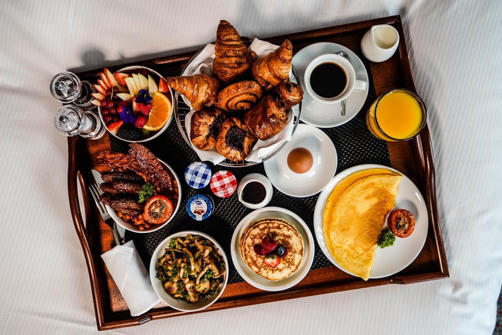 Hilton The Hague Otel Dış mekan fotoğraf Room service breakfast