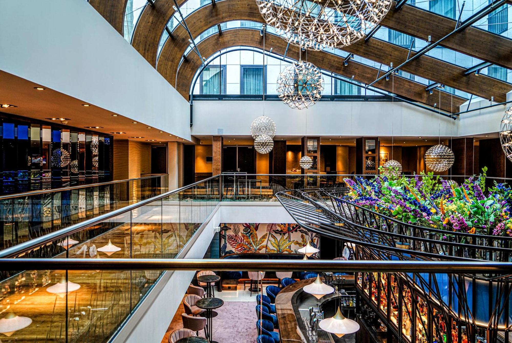 Hilton The Hague Otel Dış mekan fotoğraf The hotel's lobby